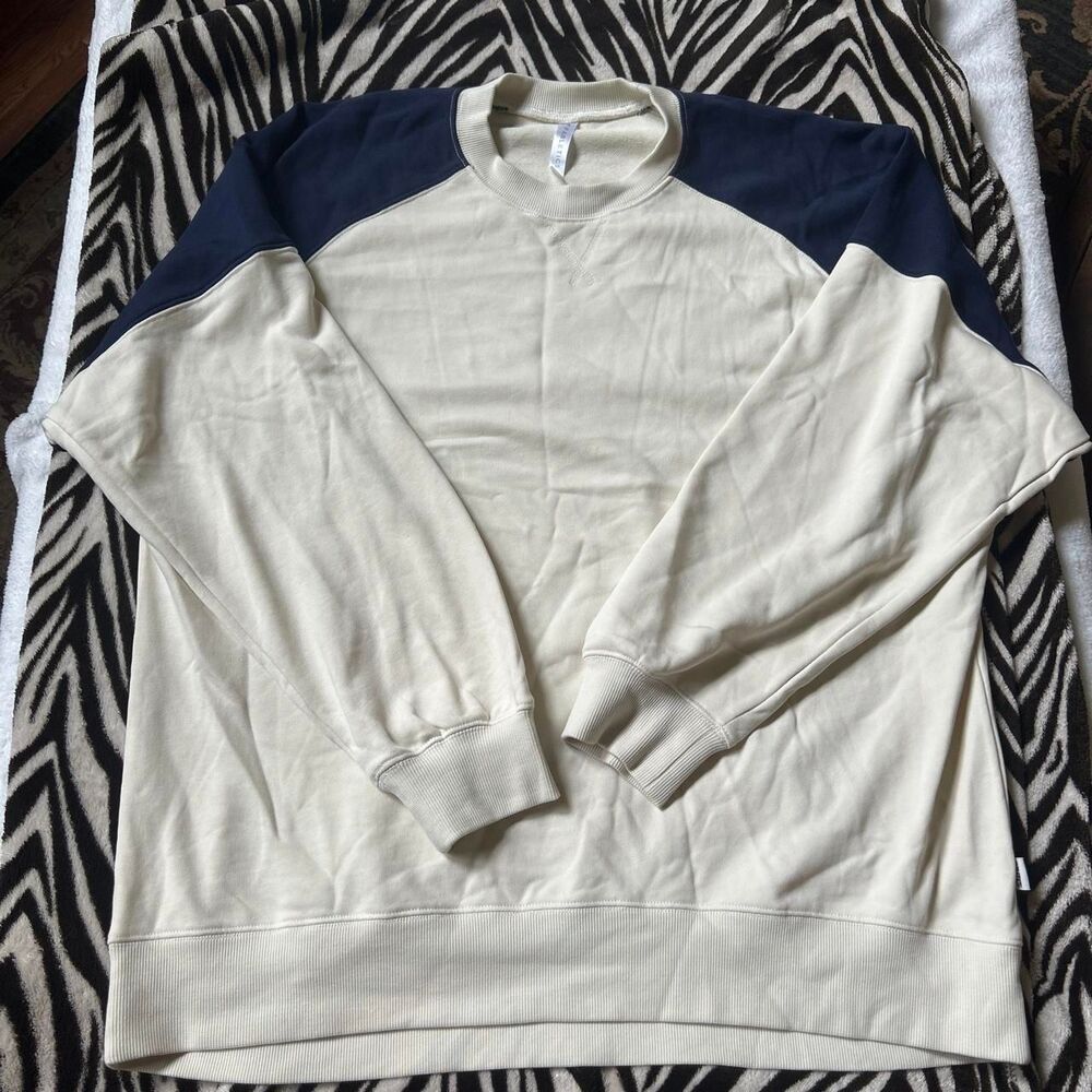 Fabletics Cream with navy blue shoulder panels crewneck sweatshirt women's large